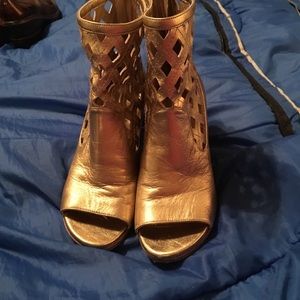 Stuart Weitzman  great leather sandals